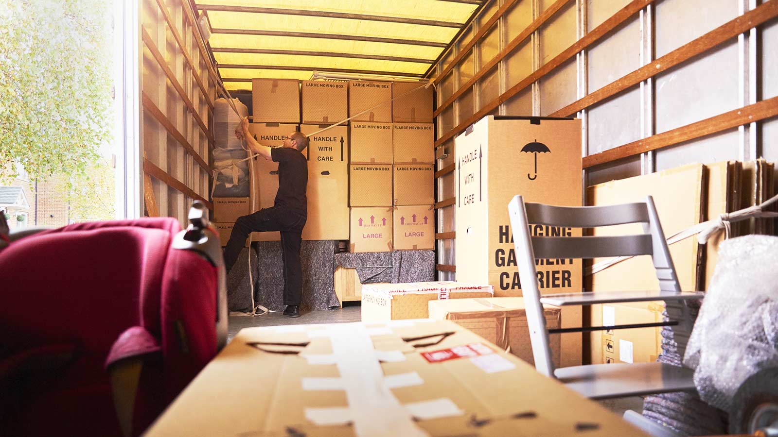 Moving House? Why Self Storage Makes It Easier